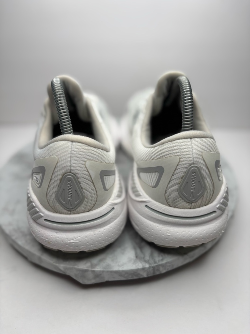 Size 9.5 - Brooks Adrenaline GTS 23 White Oyster W - Picture 4 of 7
